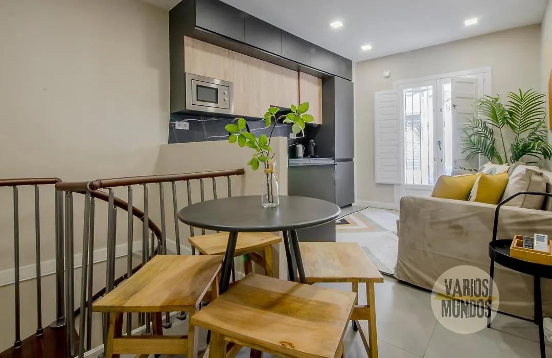 Waou Essence III Los Austrias - Corta Duracion-1